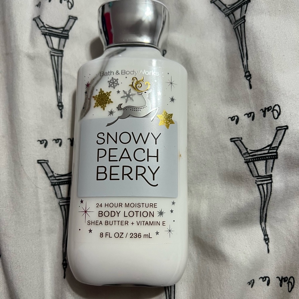 Bath and body snowy peach berry lotion